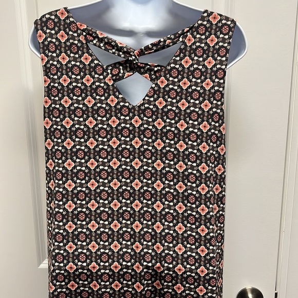 Magnolia Grace print Sleeveless Dress size M. Cut out back - Picture 7 of 10